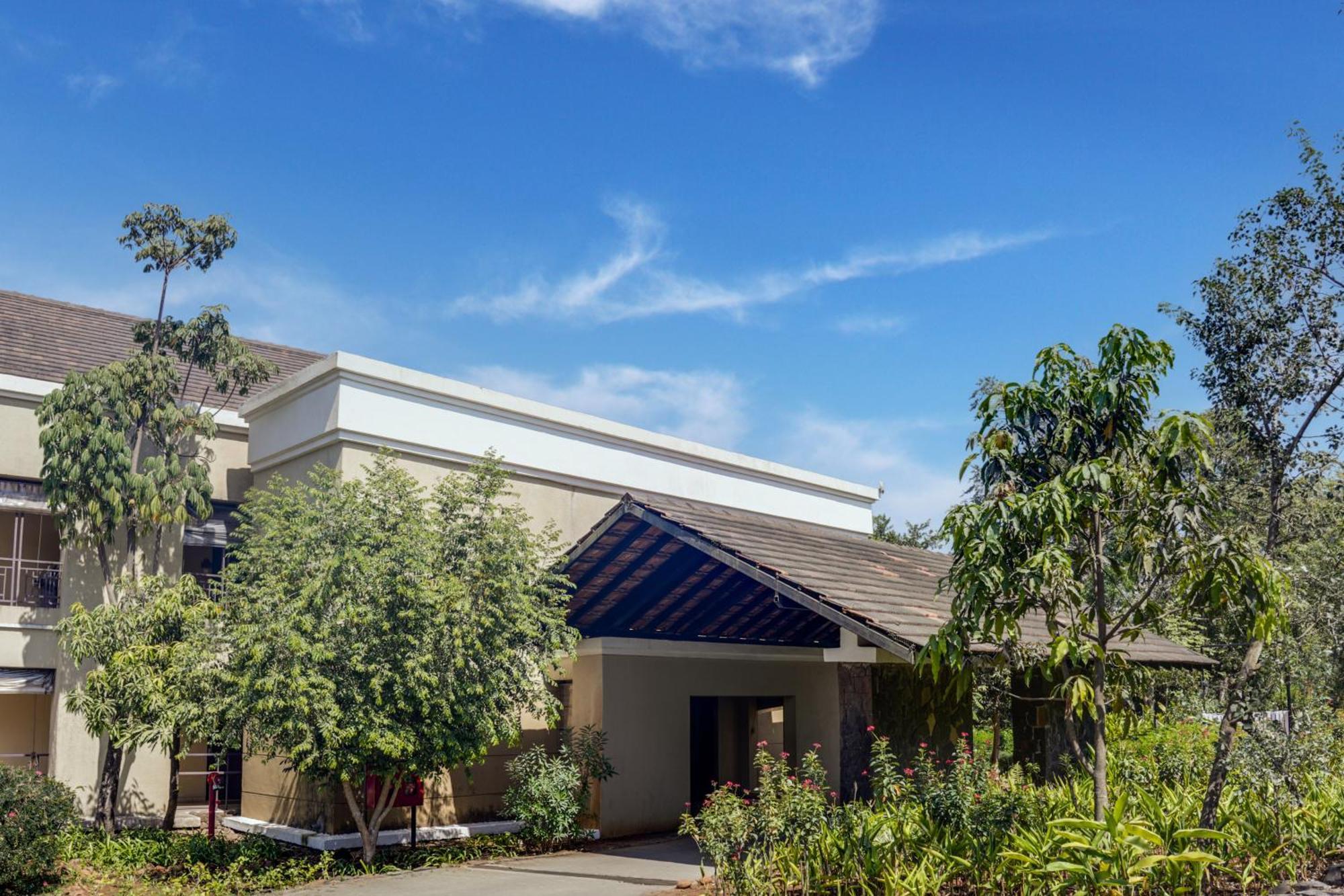 Club Mahindra Tungi, Lonavala Hotel Bagian luar foto